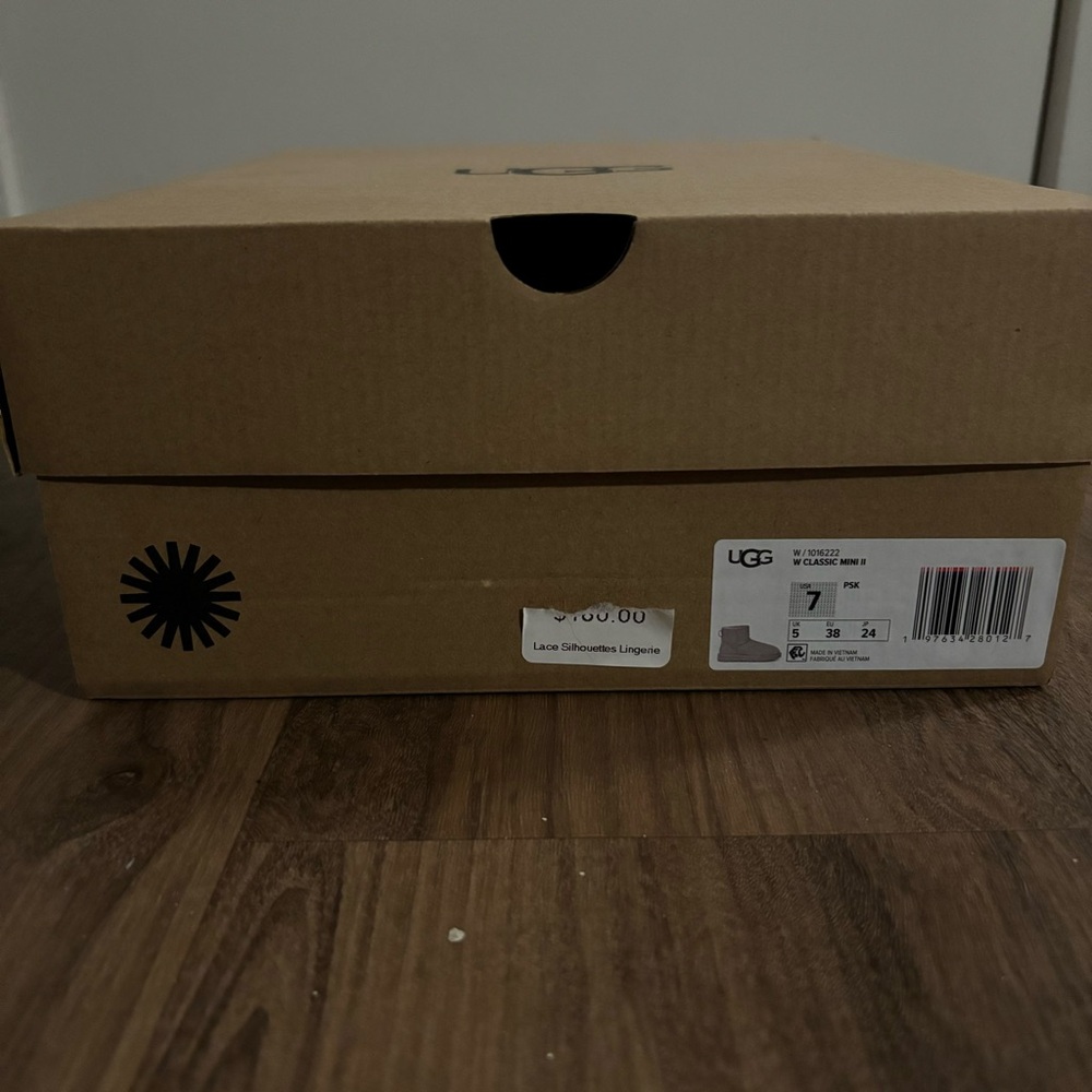 NWT Ugg Classic Mini II Ankle Boots - Picture 7 of 8